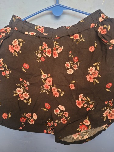 Divided black floral - m,