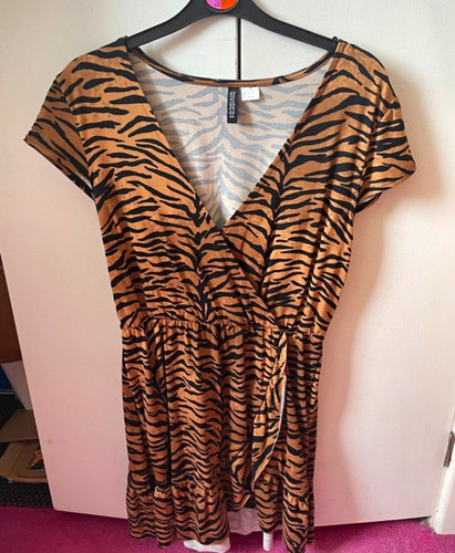 Tiger animal print v neck - print, v-neck